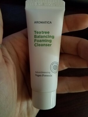 aromatica tea tree balancing foaming cleanser