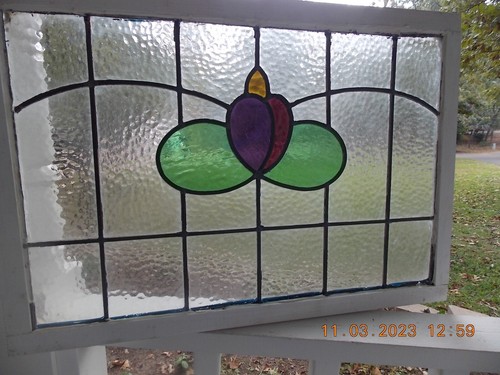 R-201 Reframed Older Pretty English Leaded Stain Window 28 5/8" X 20" - Picture 2 of 9