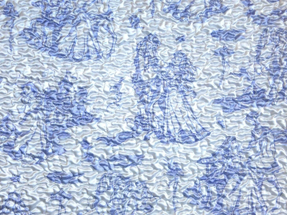 Manta acolchada satinada princesa lavanda púrpura satinada de Disney Store usada en excelente estado Foto 2 de 4