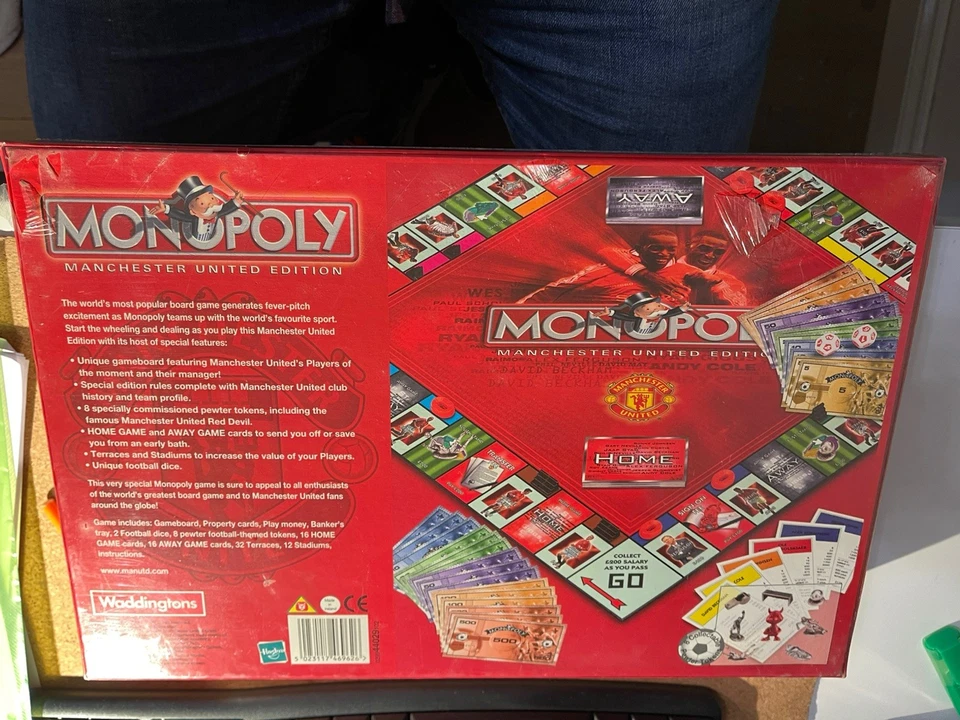 Manchester United Edition Monopoly Board Game 1999. New Sealed - Image 3 of 3