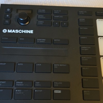 Native Instruments MASCHINE Mikro MK3 Sampler/Sequencer 16 Pad Triggers Black