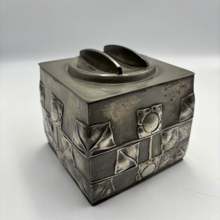 Archibald Knox for Liberty Zinn Keksdose 10 cm Arts and Crafts W Haseler