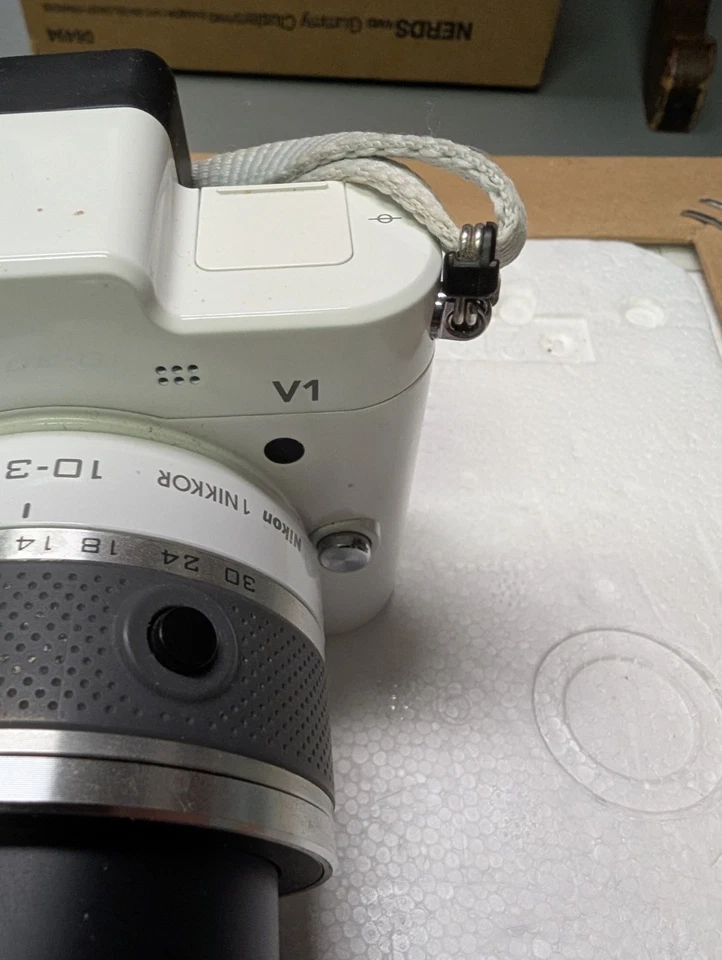 [MINT] Nikon 1 V1 Mirrorless Camera NIKKOR 10-30mm f/3.5-5.6 JAPAN -FULLY TESTED - Image 4 of 4