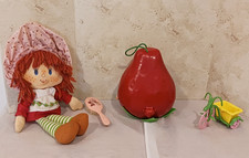 Strawberry Shortcake 1980 Strawberry Carrying Case 5 Dolls Tricycle Brush clothe
