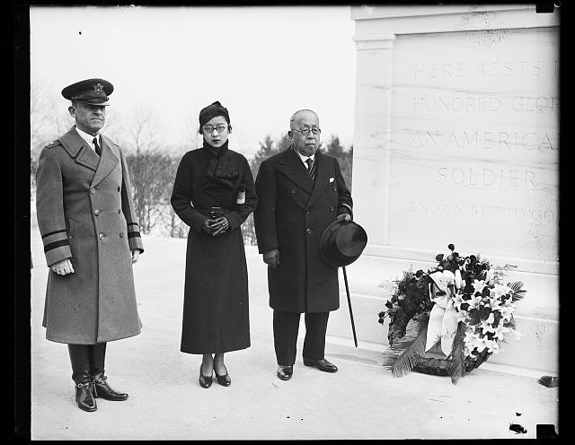 Group placing wreath at Tomb of the Unknown Soldier, Arlington National