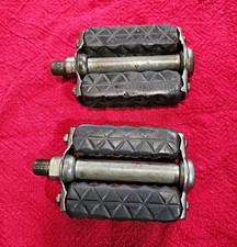 Vintage Schwinn Sting-Ray 1966 3 Speed Pedals