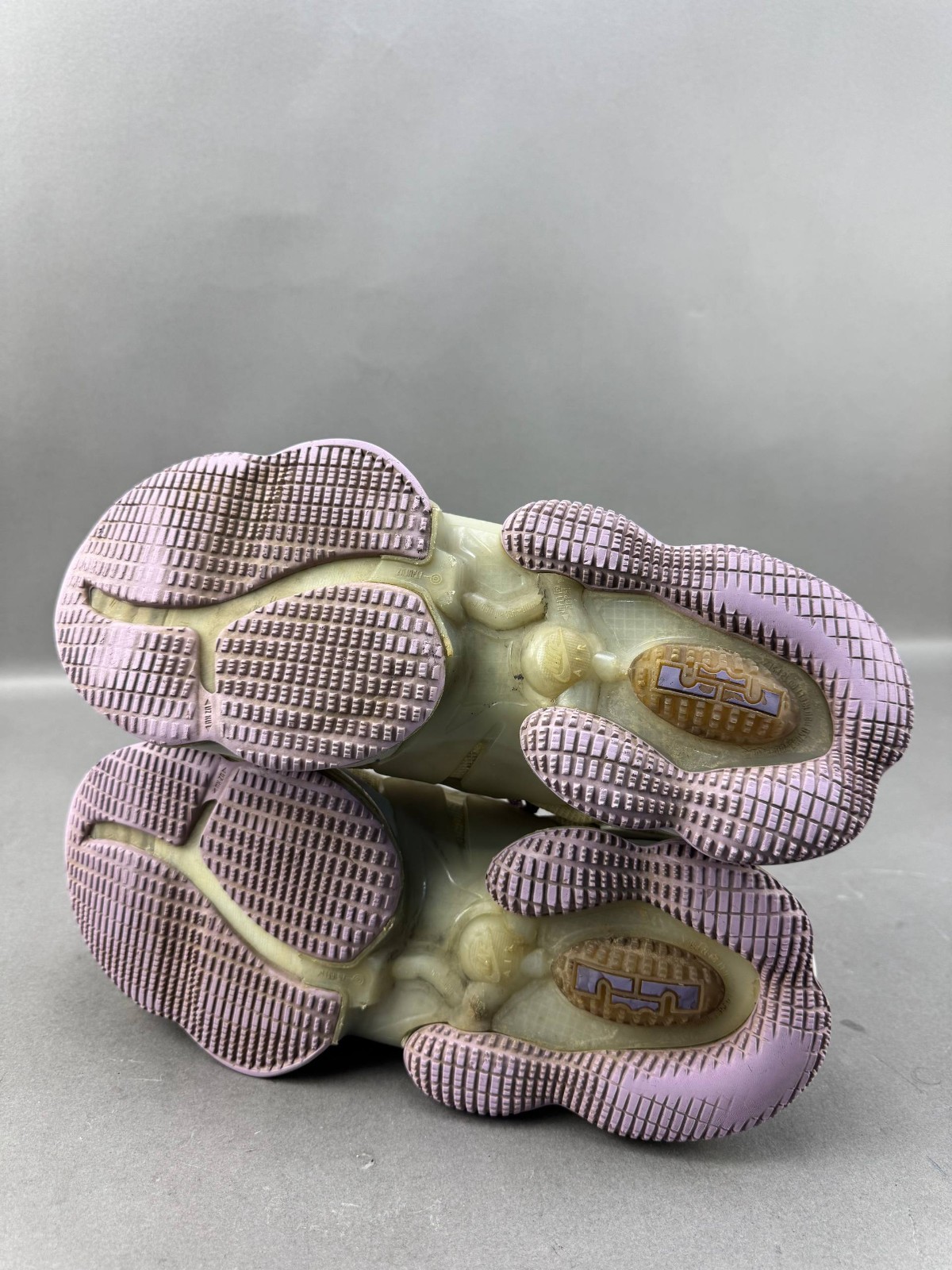 Size 9.5 - Nike LeBron 19 “Strive For Greatness” … - image 9