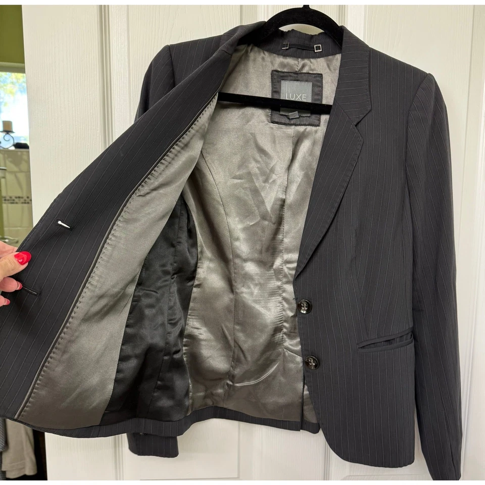 The Limited Luxe Collection Size 2 Gray Pin Stripe Career Blazer - Image 3 of 4