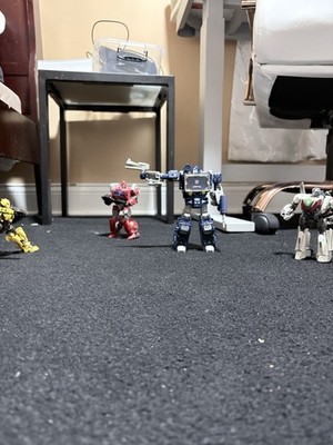 Transformers Hasbro studio series, legacy  lot of 4 complete good condition 
