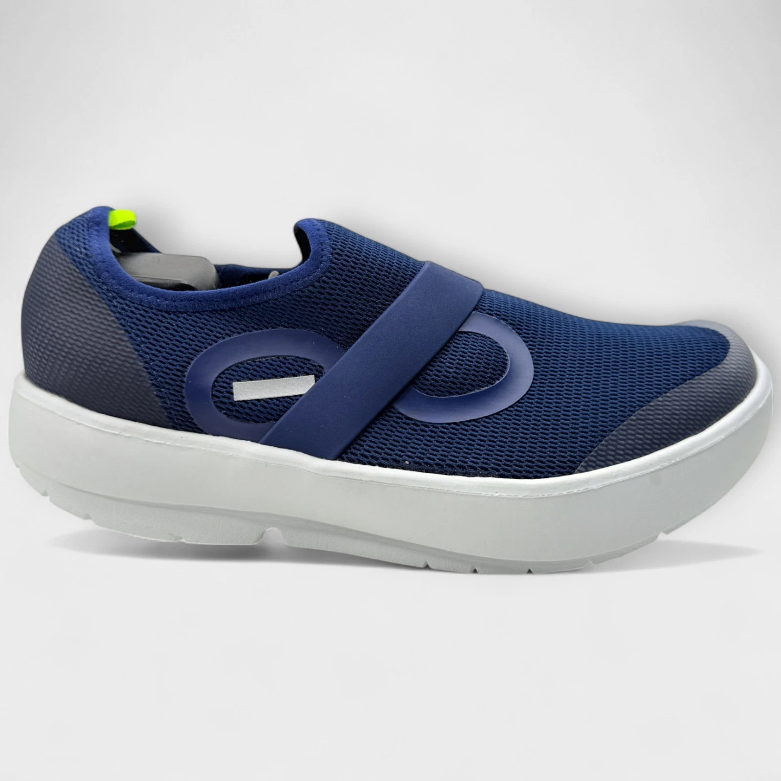 OOFOS OOmg Low Mesh Men 11.5 White Navy Recovery Slip On Comfort Shoes