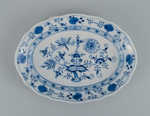 Meissen, piatto ovale Blue Onion in porcellana. Circa 1900. - Foto 2 di 6