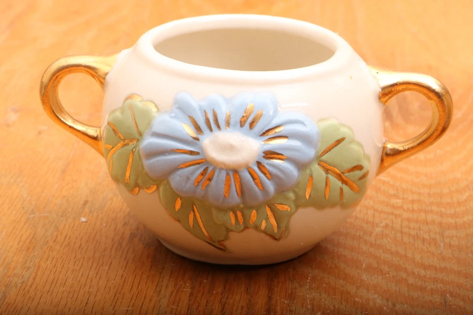 Azúcar y crema esculpida de uva y flor vintage Foto 4 de 4