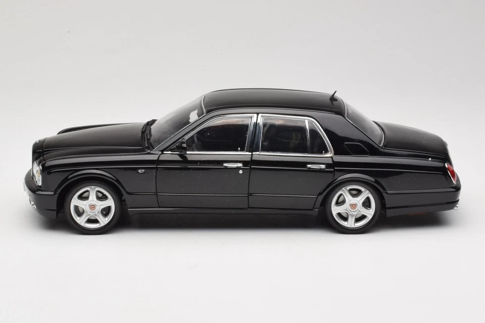 100139071 Bentley Arnage R Black Minichamps 1:18 - Image 4 of 4
