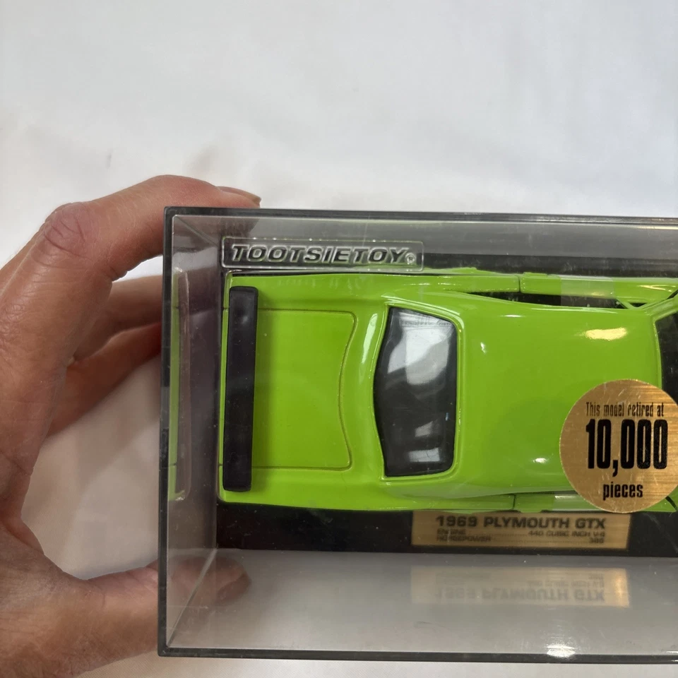 TootsieToy 1969 cuerpo duro Plymouth GTX 1:32 con estuche de plástico fundido a presión Foto 3 de 4
