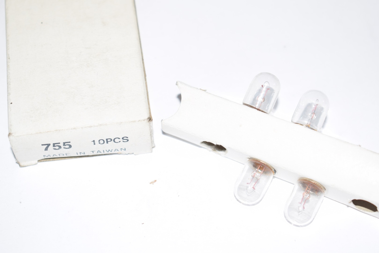 Pack of 4 NEW 755 Miniature Light Bulbs
