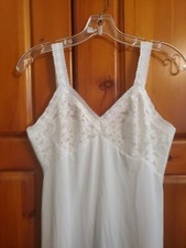 Vtg. Beeline Full Slip Stretch Fitted Lace Bodice White Nylon Size 34