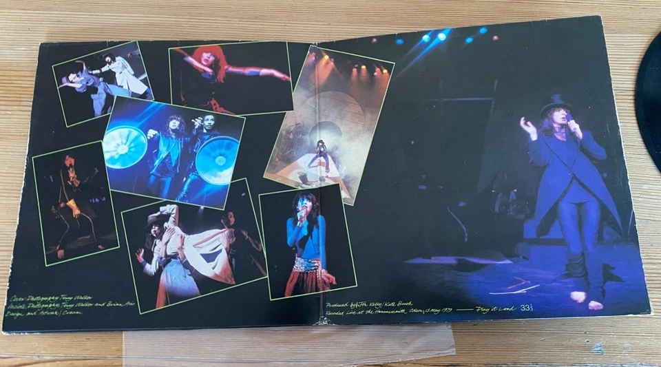 Kate Bush - On Stage -Black 7" E.P. - Gatefold Sleeve - Very Good Plus Condition - Image 3 of 4