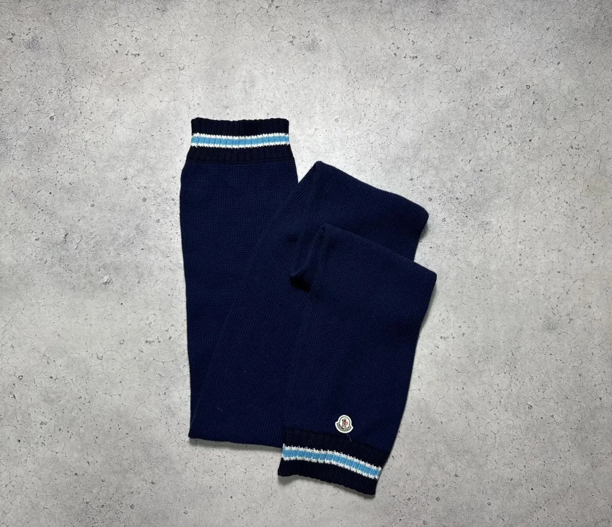 Moncler Luxury Scarf Vintage
Opens in a new window or tab
