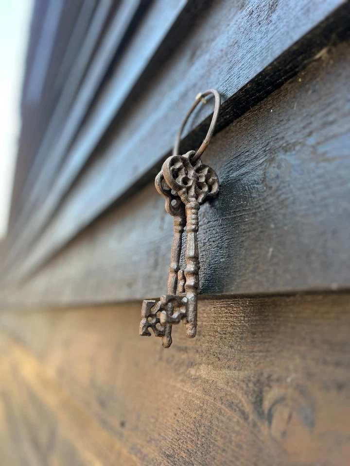 Hanging Keys Cast Iron Garden Vintage Rustic Home Decoration Gift - Image 4 of 4