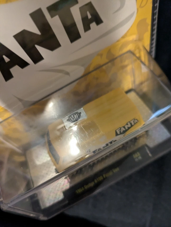 Dodge A100 1964 furgoneta panel 1/750 M2 Machines Coca-Cola 2025 Chase Fanta Foto 3 de 4