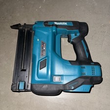 MAKITA XNB01 18V LXT CORDLESS  2" BRAD NAILER 18 GAUGE (TOOL-ONLY) USED.