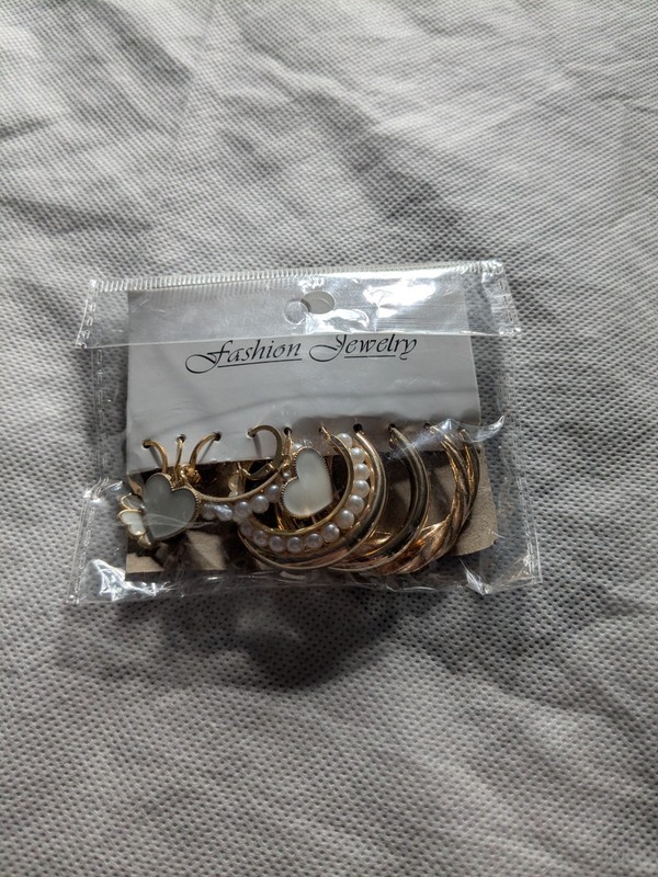 NWT Fashion Jewelry Set Of 5 Pairs Of Various Styles Gold Tone Hoop Earrings.