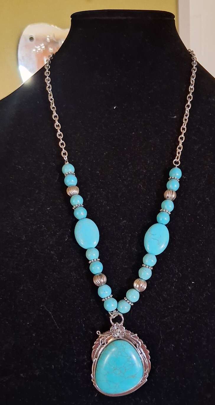 SOO LOVELY !  NWT PAPARAZZI  17