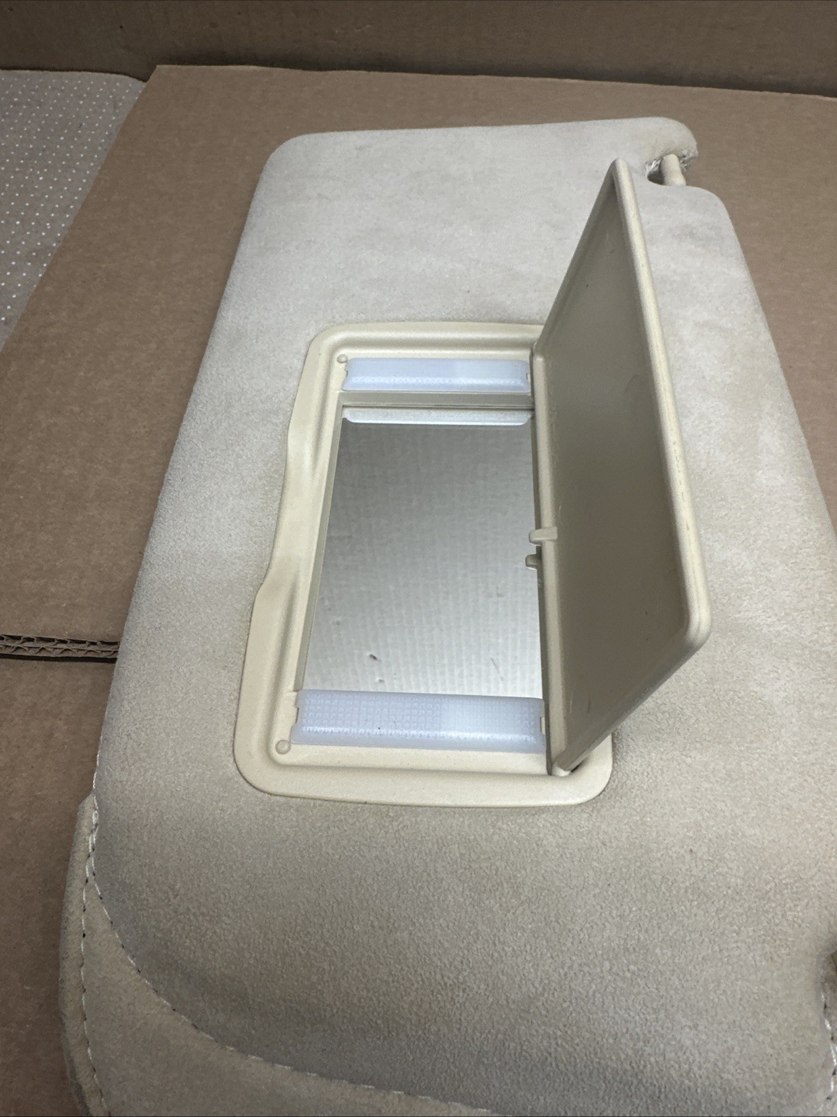 2003-2013 MASERATI QUATTROPORTE M139 SUN VISOR SHADE W MIRROR LEFT RIGHT OEM