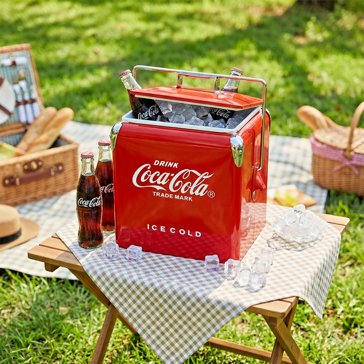 ヴィンテージレトロインテリア雑貨Coca-Cola アイスクーラーボックス Coca-Cola 13L Retro Metal Cooler Red Ice Chest - Unique Gifts for