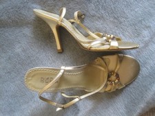 BCBG PARIS GOLD STRAPPY HEELS WITH COLORFUL RHINESTONE DETAIL 9.5 RETAIL 100.00