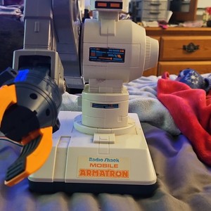 RadioShack Mobile Armatron Remote Control Robot w/ Wired Controller 60-2390
