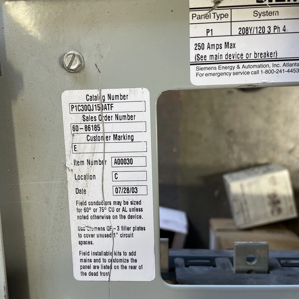 Siemens P1C30QJ150ATF 250A 3 fases 4 hilos 208/120V centro de carga/placa de panel Foto 3 de 4