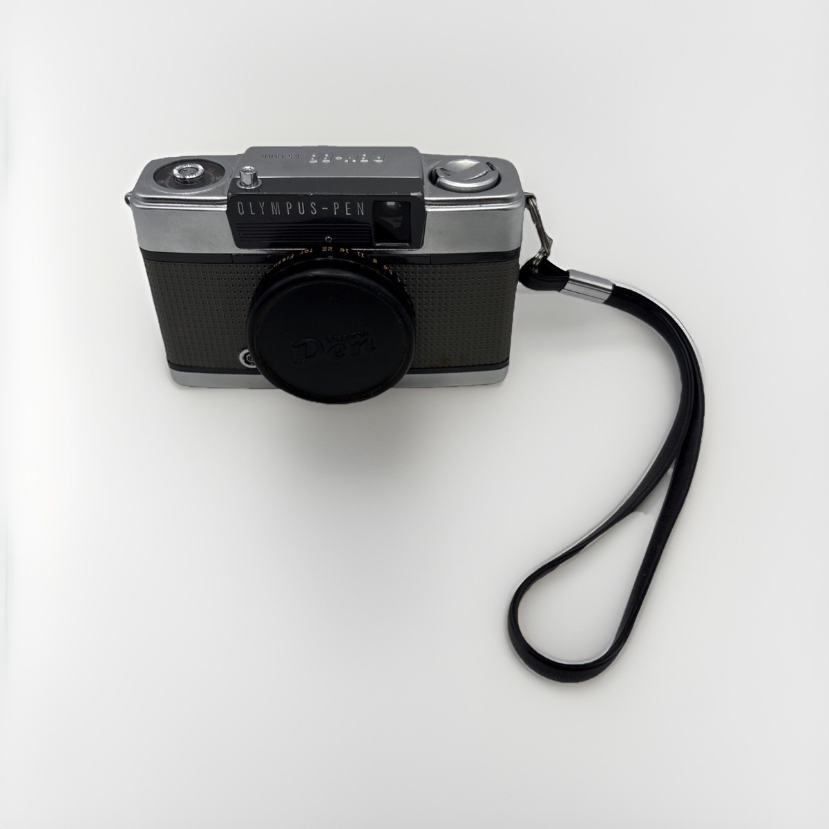 VINTAGE 1960's Olympus PEN EE-S 35mm Half Frame Film Camera With
