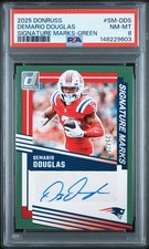 2025 PANINI DONRUSS SIG MARKS GREEN #SM-DDS DEMARIO DOUGLAS 25/25 PSA 8