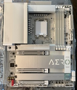 GIGABYTE Z890 AERO G Ultra Core (Series 2) LGA 1851, ATX, DDR5, 5xM.2, PCIe 5.0,