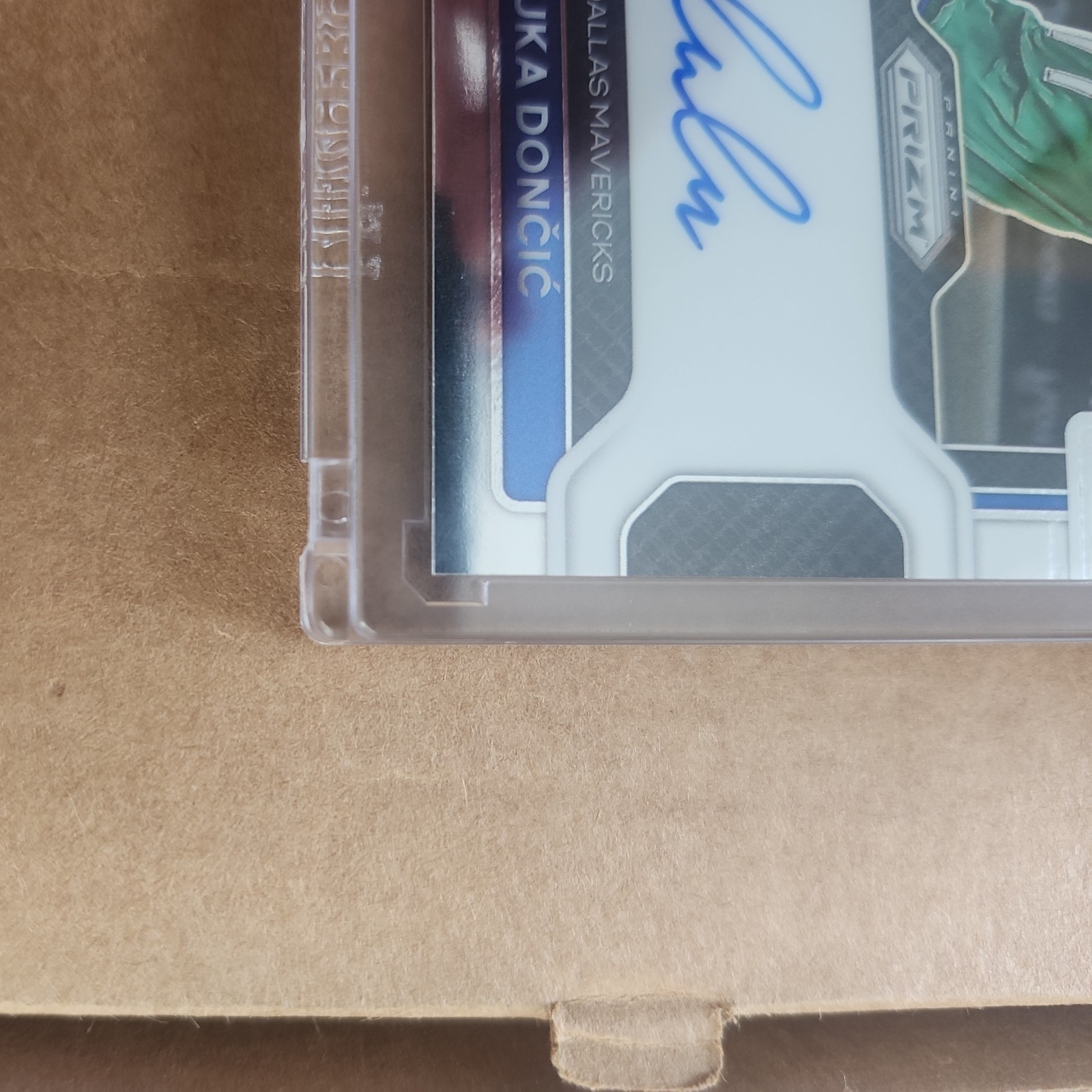 2021-22 Luka Doncic Panini Prizm Sensational Signatures On Card Auto DAL view 4