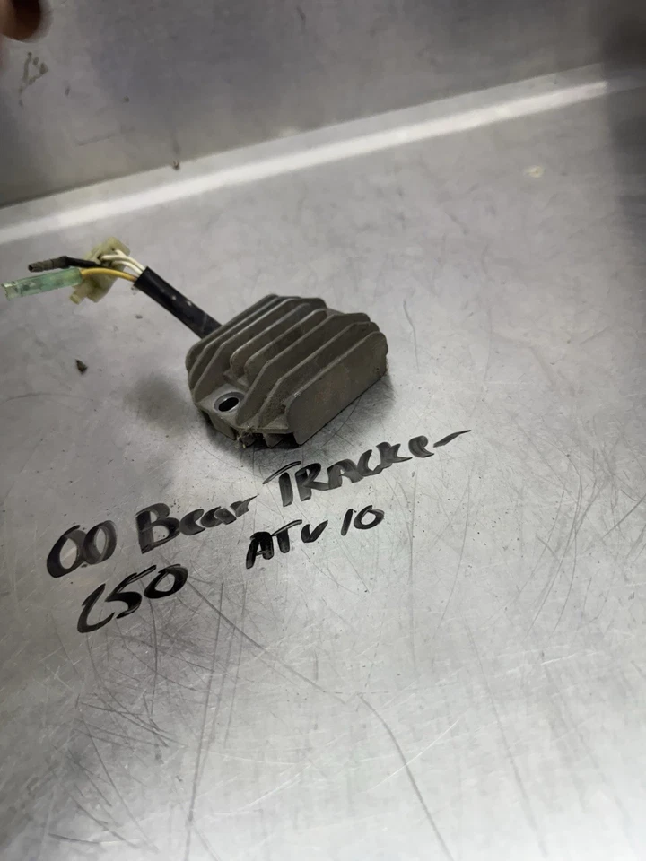Regulador de voltaje Yamaha Bear Tracker 250 1999 00 01 OEM Foto 3 de 4