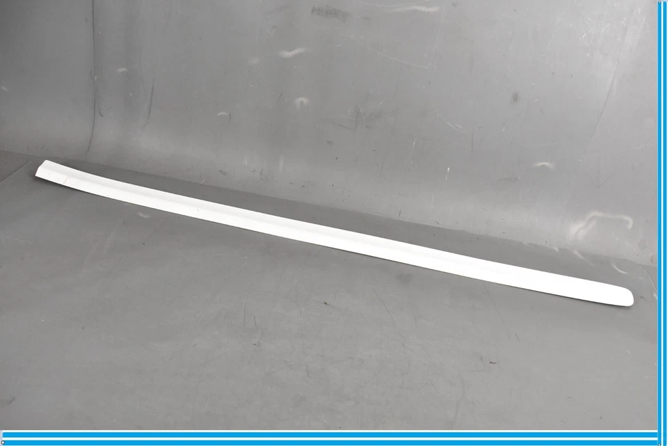 Оригинальный центральный молдинг для передней правой пассажирской двери 08–11 Volvo C70 - Изображение 3 из 4