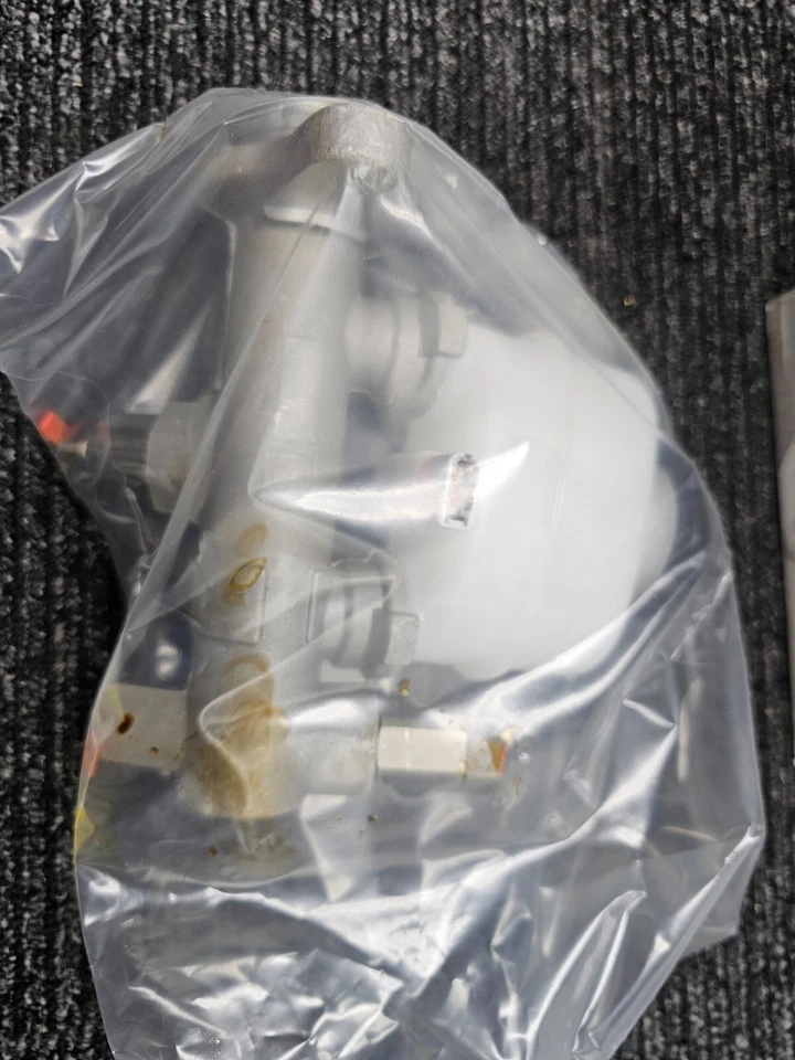 Cilindro maestro de freno Wearever Carquest MCA390317 para Nissan Sentra 200SX Foto 2 de 4