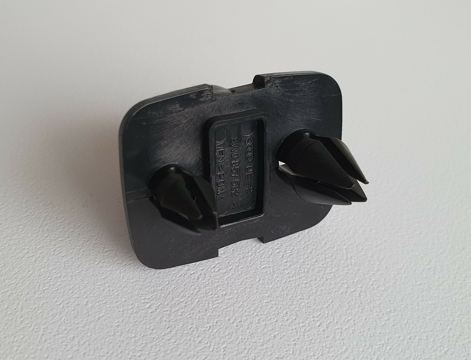 NEW GENUINE AUDI A1 A3 A4 A5 Q3 Q5 TT SUN VISOR CLIP HOLDER