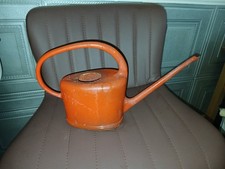 Vintage Czerwona mała plastikowa konewka do roślin wewnętrznych, bardzo stara