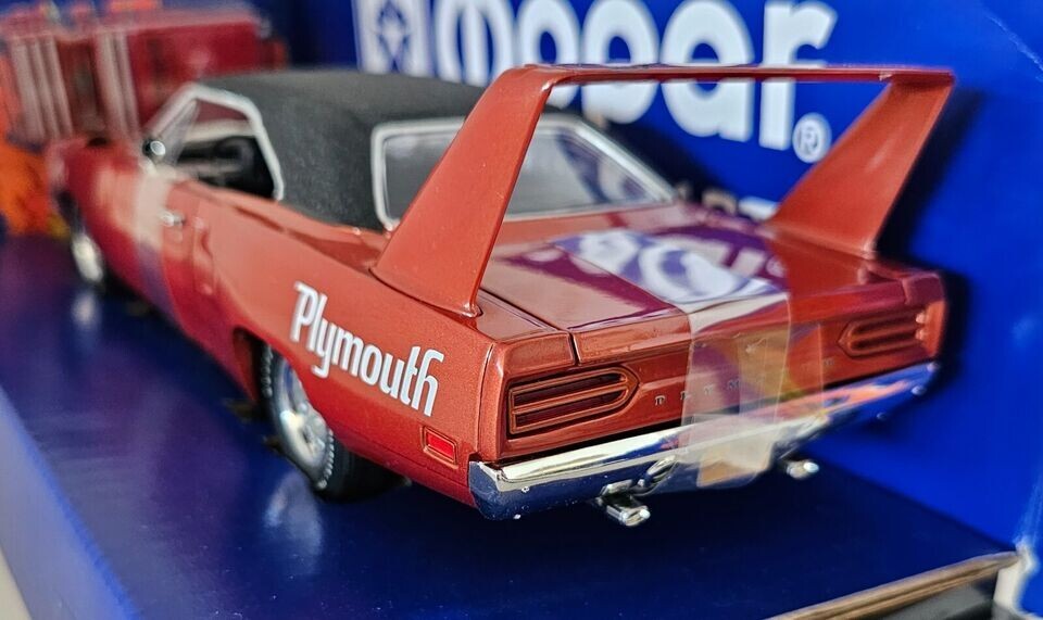 1/18 1970 Plymouth Superbird , Burnt Orange 1 of 1000 , in the box