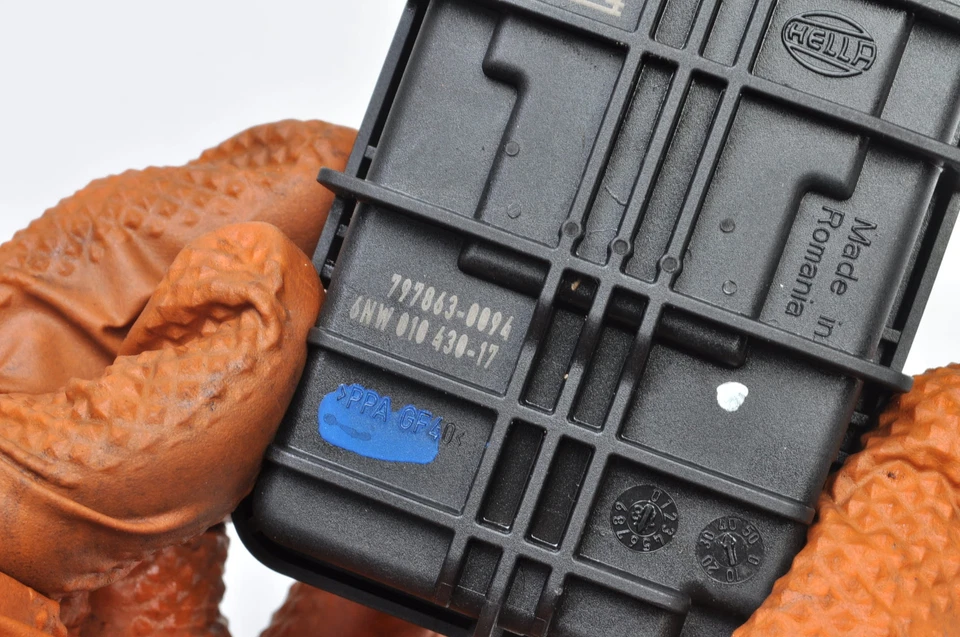 LAND RANGE ROVER VELAR L560 3.0 D Turbolader Stellmotor Turbinenregler 6NW010430 - Bild 4 von 4