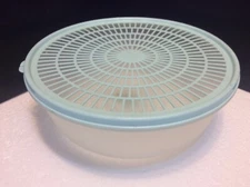 Tupperware #1835 Strainer Colander 10” Bowl W/ Cool Mint Flow-Through Lid 3 qt