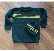 Hand Knit Weasley Sweater and Hat. Harry Potter Slytherin House colors.