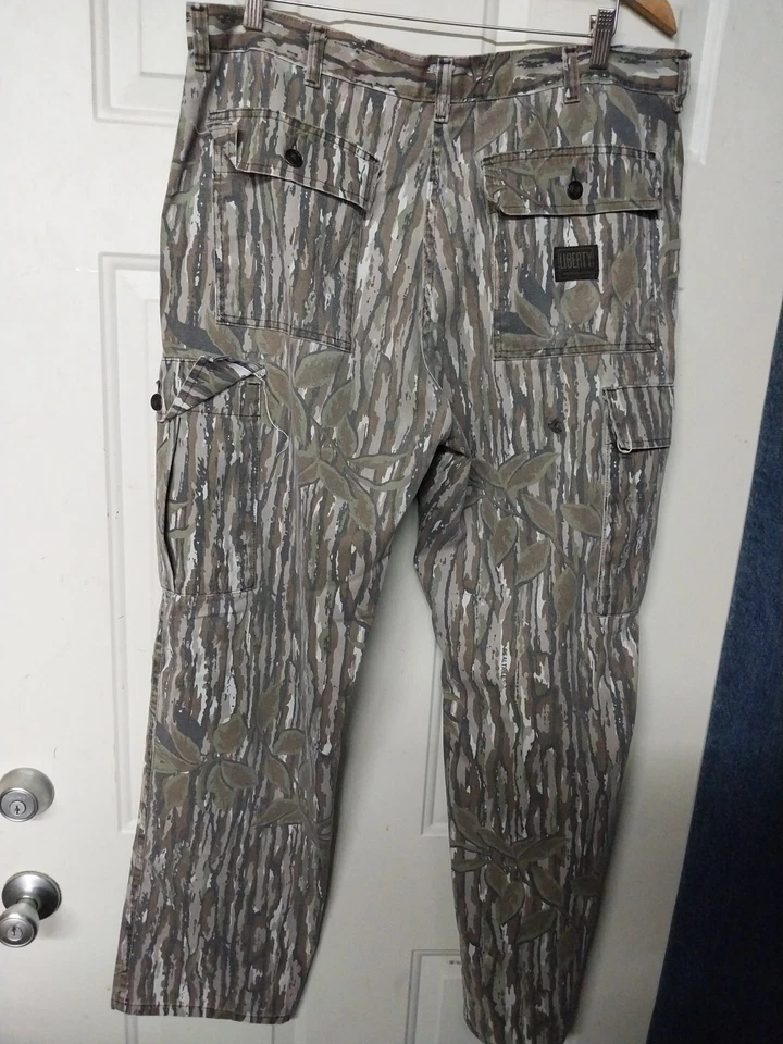 VINTAGE Liberty Cargo Hunting Pants Mens XL40/30 Realtree Hardwoods Camo Logo - Image 2 of 4