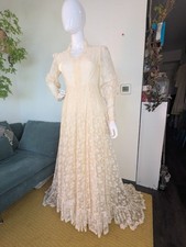 Vintage 60s-70s Union Made Wedding Dress Ivory Lace With Train Size Small