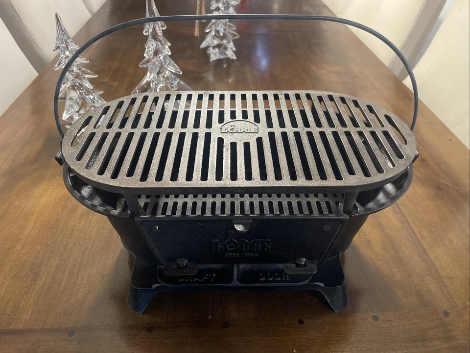 Antigo Lodge Ferro Fundido Sportsman’s Grill Estilo Hibachi Carvão Portátil Novo na Caixa - Imagem 3 de 4