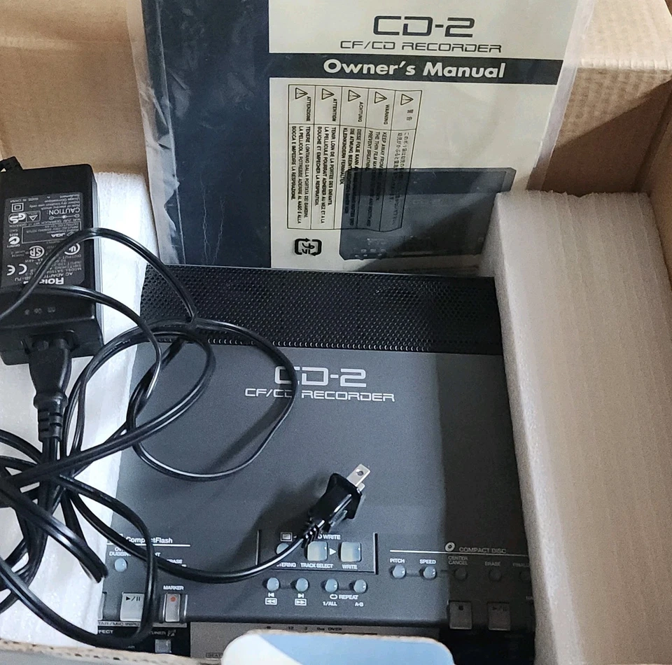 ROLAND CD-2 RECORDER Player / Compact Flash CD Disc BURNER - Great Shape Box + - Image 3 of 4