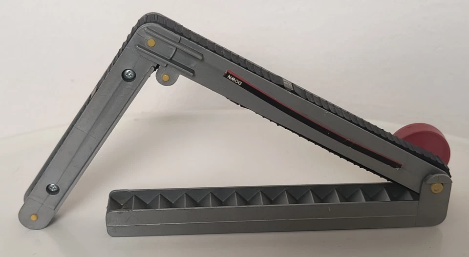 ACCESSORIO ELEVATORE MAGNETICO DIACLONE IL GRANDE Il GrandeRobot-Base GIG TAKARA - Immagine 2 di 4